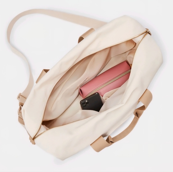 NEW! Universal Thread Taupe Large Weekender Bag - Picture 3 of 15